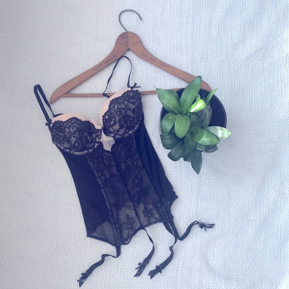 Victoria’s Secret Black Lace Bustier w/ Straps 32B